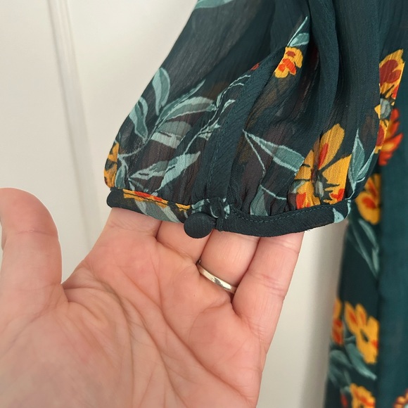 Calvin Klein V-Neck Dress / Sz M / Great Condition - Picture 4 of 7